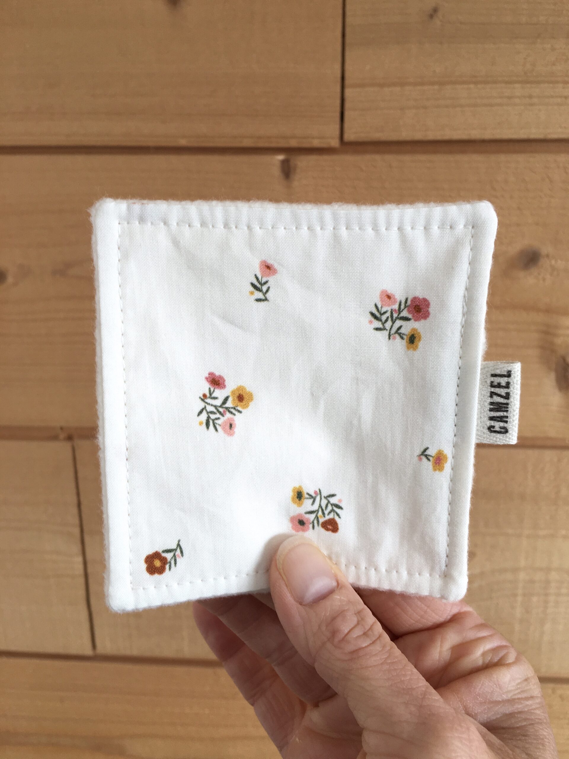 Lingette lavable fleurs délicates