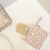 Pochette-savon-Camzel-leopard-rose Pochette à savon imperméable léopard rose